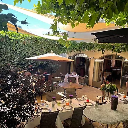 Otel Restaurant Chartron 3*
